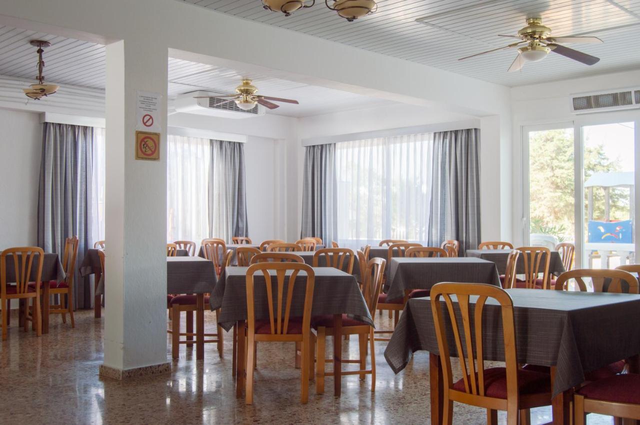 Lago Playa Es Pujols Ristorante foto